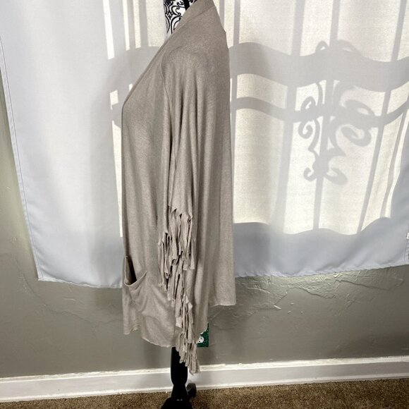 All @ Once light brown fringe pocket batwing knit cardigan. Size medium - Picture 6 of 10